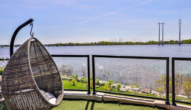 Waterfront Paradise Apartment