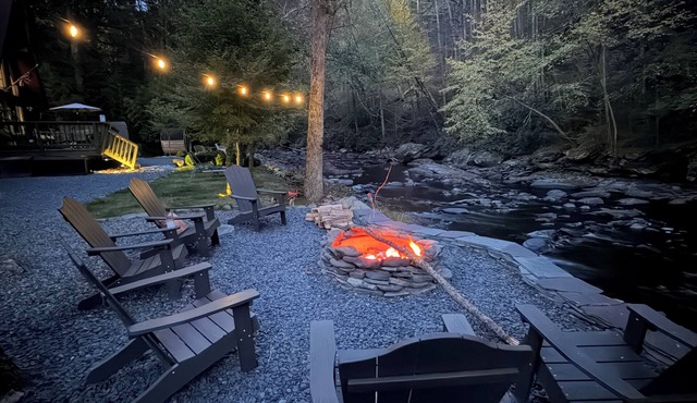 Waterfront Poconos retreat on Bushkill Creek w/firepit & wood pellet stove!