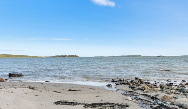 Waterfront Roque Bluffs Hideaway w/Private Beach