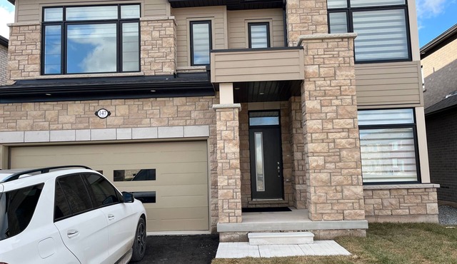 Waterview Estates Air BnB feels home away home.20 min drive to Niagara falls