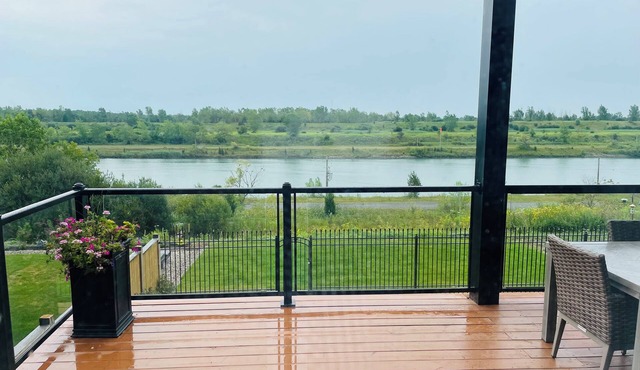 Waterview Estates Luxurious Stay is 20min from Niagara falls, stunning location