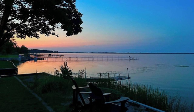 Waterview Trailer on Georgian Bay w/kayaks and paddleboard and sandy beach