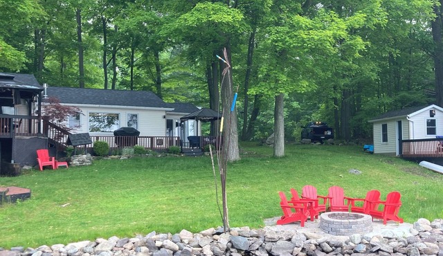 Welcome to The Waters Edge on Crowe Lake - AIR CONDITIONING property for escape.