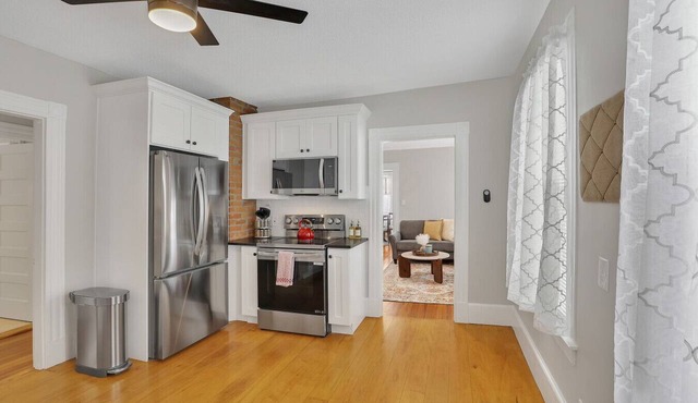West Hartford Center: Charming New England Apt