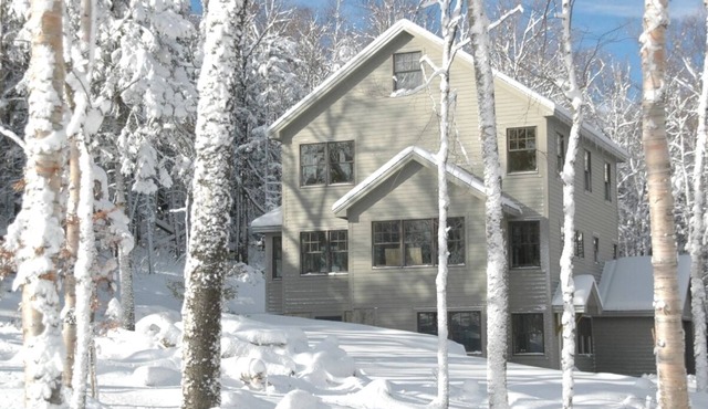West Mountain Trailside - ski in/ski out breakaway apartment.