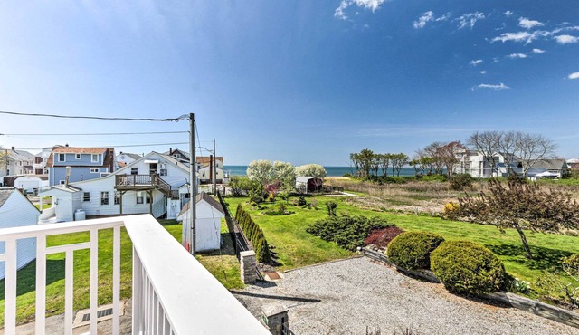 Westbrook Home w/Ocean Views - Walk to Beach
