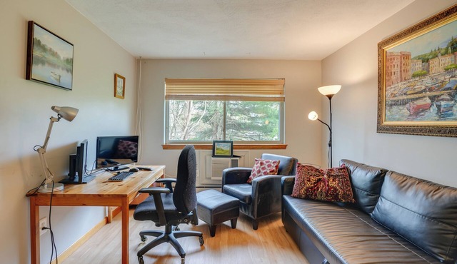 WFH-Friendly Waltham Condo: 1 Mi to Riverwalk Park