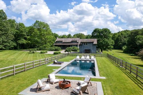 Whimsy Woods - 14 Acre Millbrook Estate with Pool