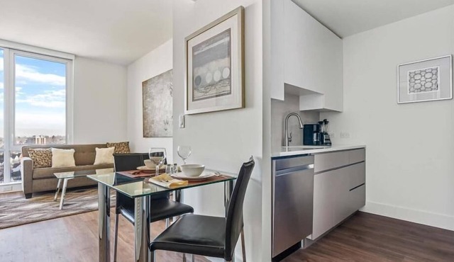 White Plains Studio BR | Gym + Pool | 24hr Doorman in White Plains