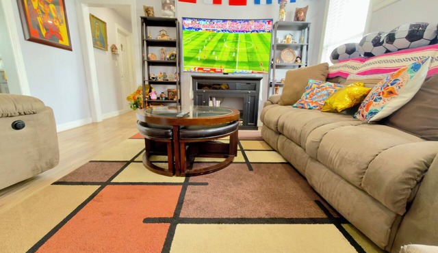 Wonderful 3-bedroom apartment parking & WiFi. World Cup party here!