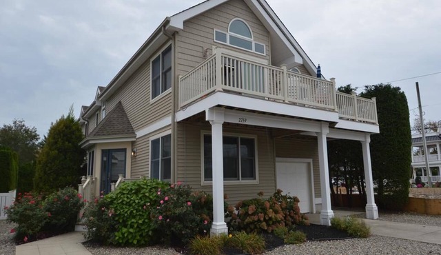 Wonderful Avalon NJ vacation rental home. Recent updates throughout. Convenient to the beach and downtown shops and restaurants.