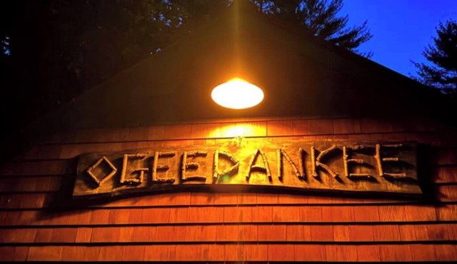 Wonderful historic "Ogeedankee" mountain camp lodge with 5 bedrooms and views.