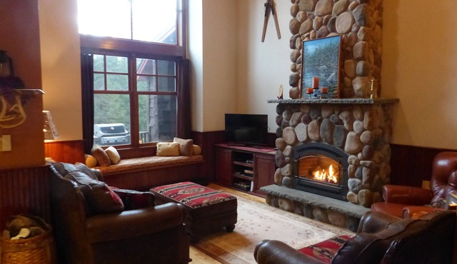 Wooded Townhome short walking distance to Horse Show Grounds!