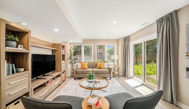 Work & Relax | Fast WiFi | 1BR+Office | Private Fenced Yard | 30+ Nights