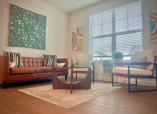 WorkerFriendly washer dryer gym pool A plus location in Sherman