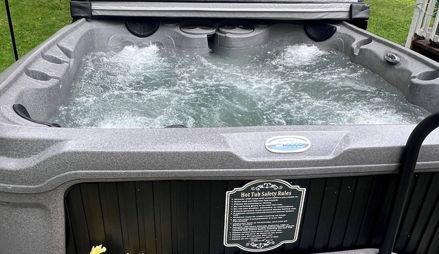 Your Fishing hub with hot Tub BBQ its a Family sanctuary to relax Enjoy nature