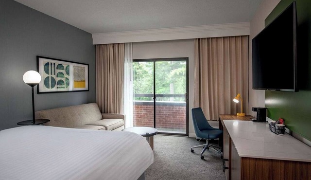 Your Ideal Escape Is Here! Hot Breakfast Included, Free Parking, Pets Allowed!