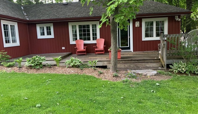 Your Vacation Retreat - Lakebreeze Cottage on Cameron Lake