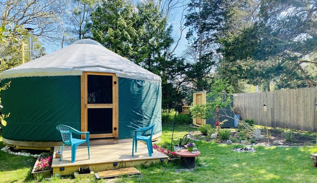YURT JUST 3 MILES TO THE BEACH