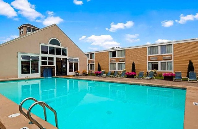 2-Star Hotel ∙ Best Western Merry Manor Inn