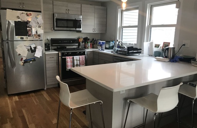 Beautiful 2 bath 2 bed in the heart of East Cambridge -- near Kendall / MIT