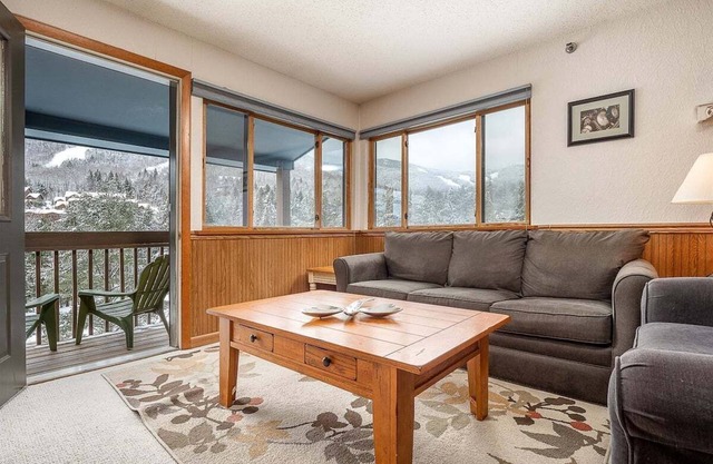 Brookside I B-406 - Sunday River Slopeside Condominium