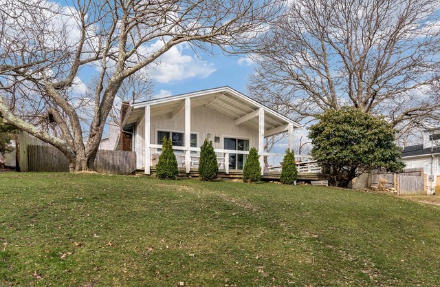 Charming Montauk Beach Cottage with Private Beach Access