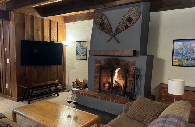 Hemlock Ridge 2B: Charming two floor condo in the heart of Killington. Perfect!