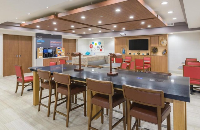 Holiday Inn Express Southington Ihg Hotel 