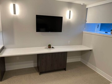 Luxury Studio at Pierce Arrow #7