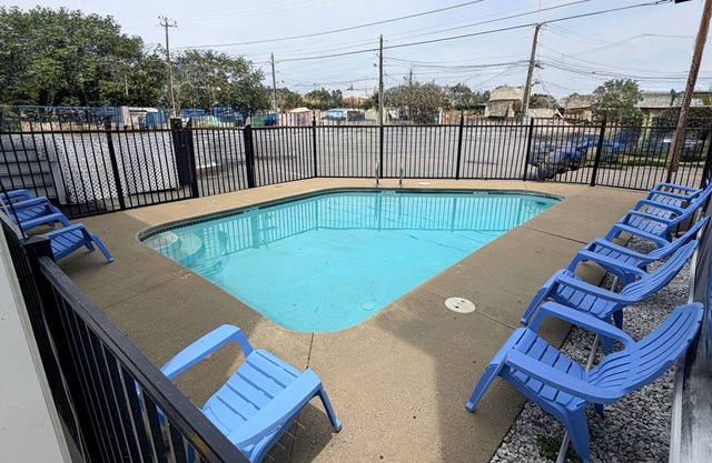 Ocean view 2 bedrooms with a shared pool. 5