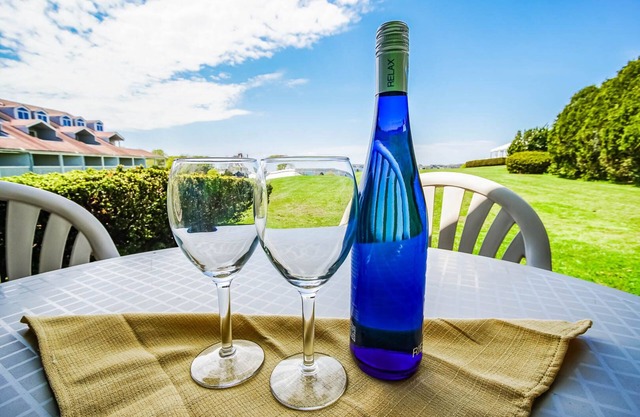 Oceanfront spacious suite with private balcony at charming Oceancliff Resort