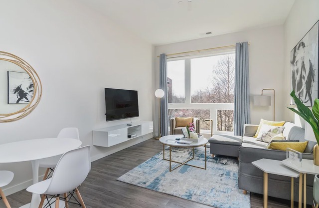 Sunlit Apartment w/ Parking & Gym Downtown at Yale