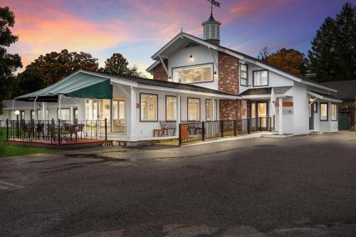 The Palmer Resort Hotel 