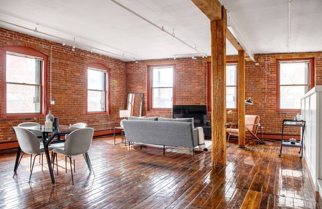 South Loft Art Gallery T 