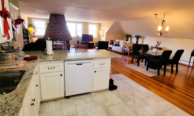 Bellevue Avenue Historic District Condo | ~ Bellevue adjacent condo near Cliff Walk & Downtown ~