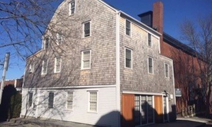 Newport House | Charming historic home, steps away from Top places: Thames St & Bowen's Wharf