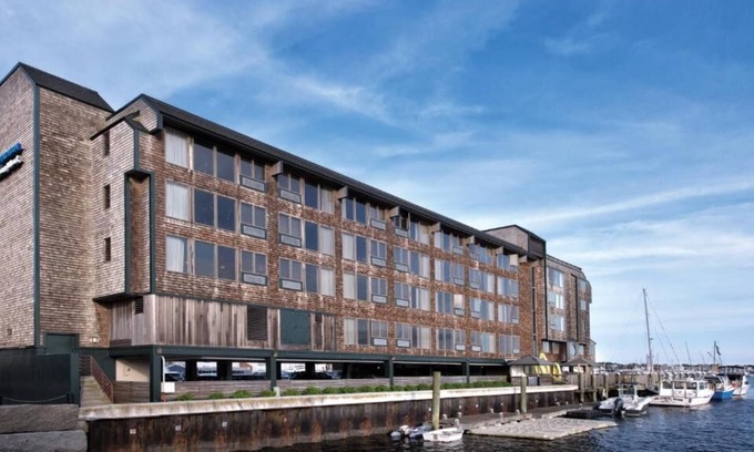 The Point Condo | Luxurious Waterfront Condo June 30th - July 7th, 2024!!