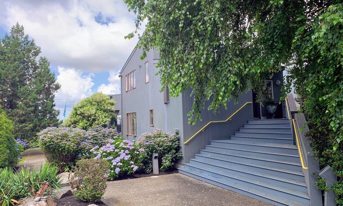 Jamestown House | Private Waterfront In Jamestown - Sunset Views Of Narraganset Bay!