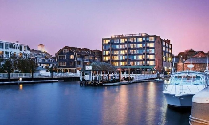 Yachting Village Apartment | Wyndham Inn on the Harbor, perfect location