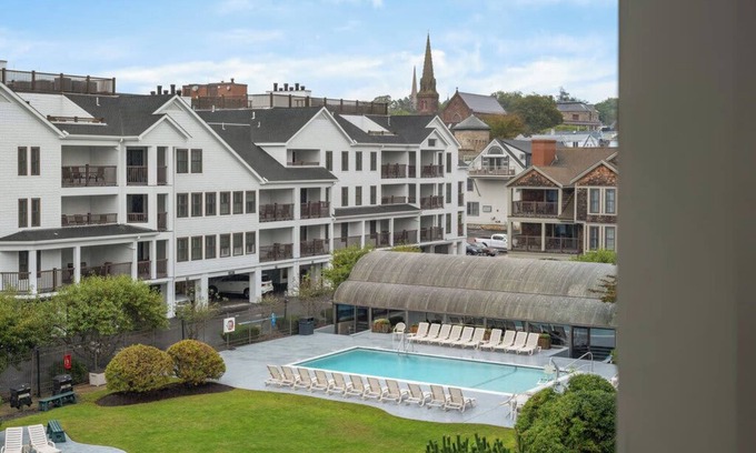 Yachting Village Condo | Wyndham Newport Onshore|1BR/1BA Balcony King Suite