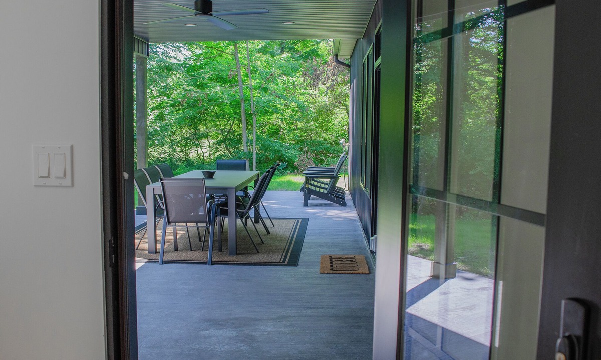 Marlboro House | The Noir House: modern new construction in the heart of Hudson Valley