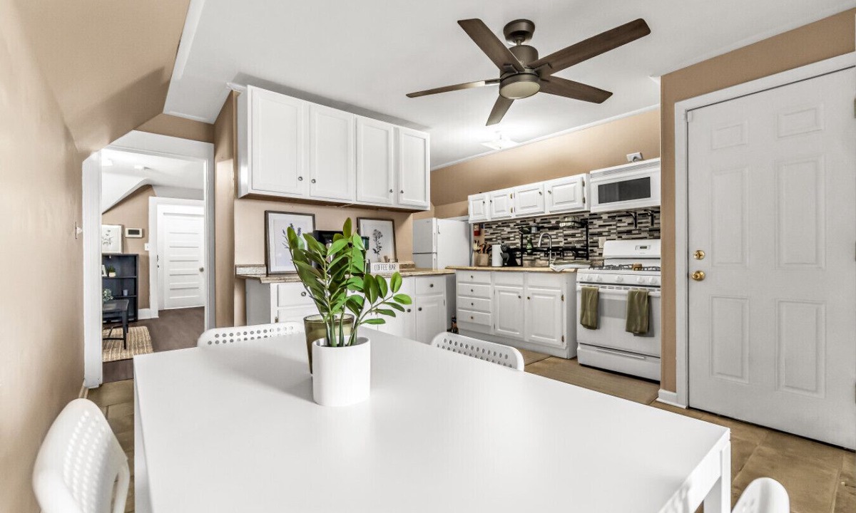 East End Apartment | Charming apaertment near Yale Hosp/Bridgeport