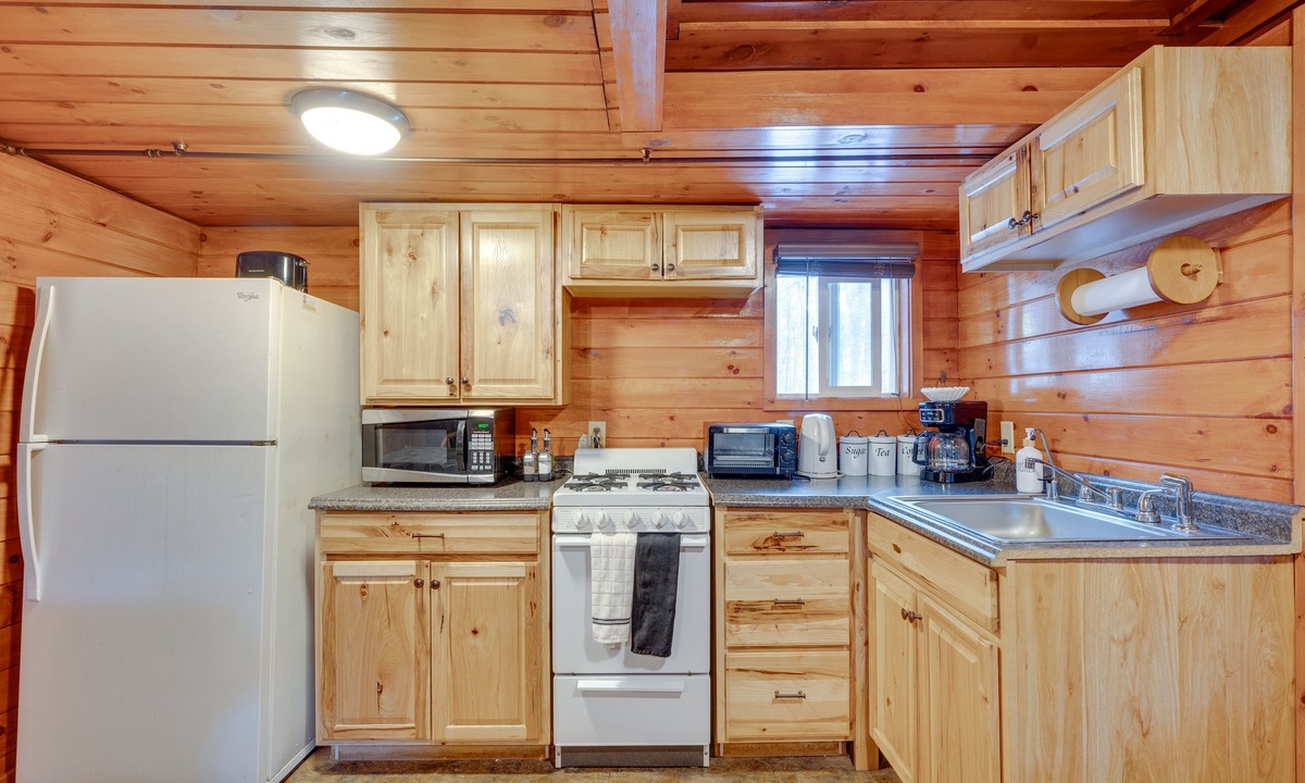 Weirs Beach Cabin | Laconia Cabin w/Grill: 2 Mi to Weirs Beach!