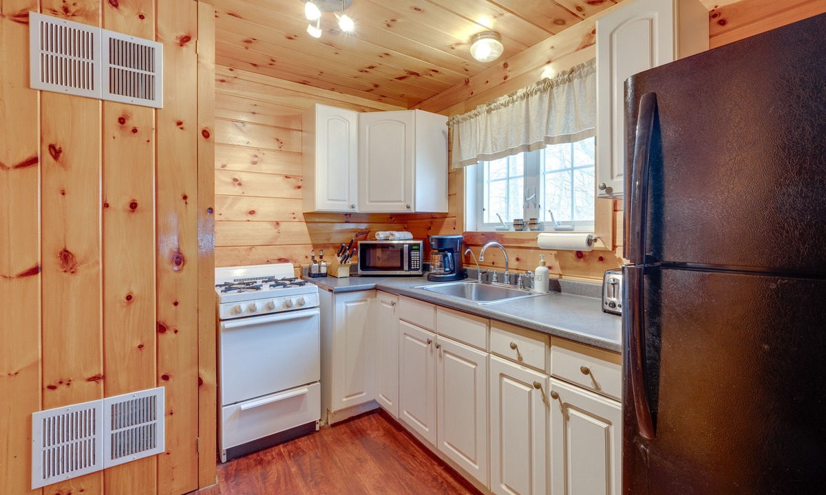 Weirs Beach Cabin | Laconia Cabin Rental < 1 Mi to Lake Winnipesaukee!