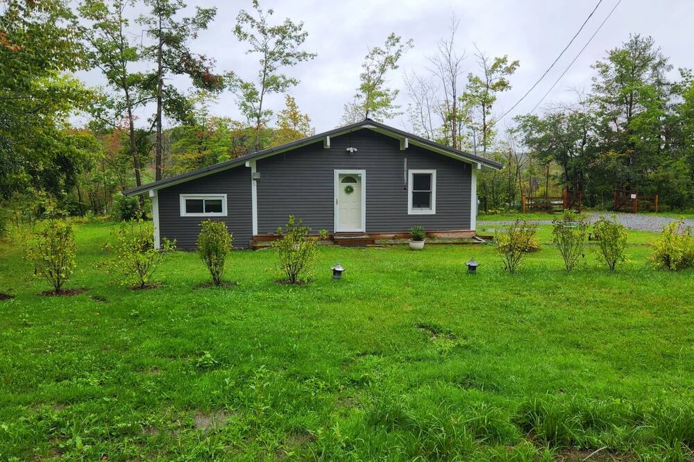 Richmond Cottage | Charming 2-bedroom cottage with WiFi, AC in lovely Richmond