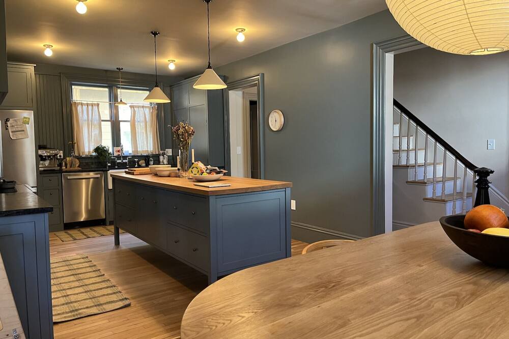 Neighborhood Nine House | Stylish 3BR Harvard Square home