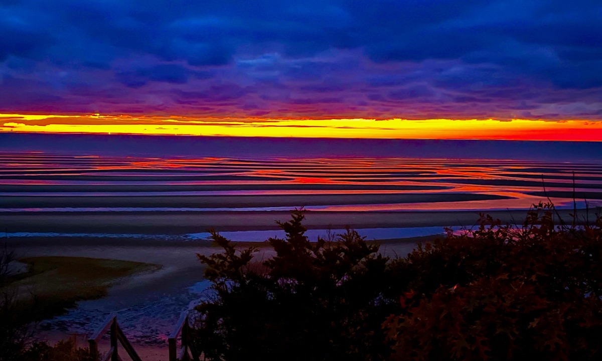 North Eastham House | Dragonfly: A Contemporary and Comfortable Classic, Spectacular View of the Bay!