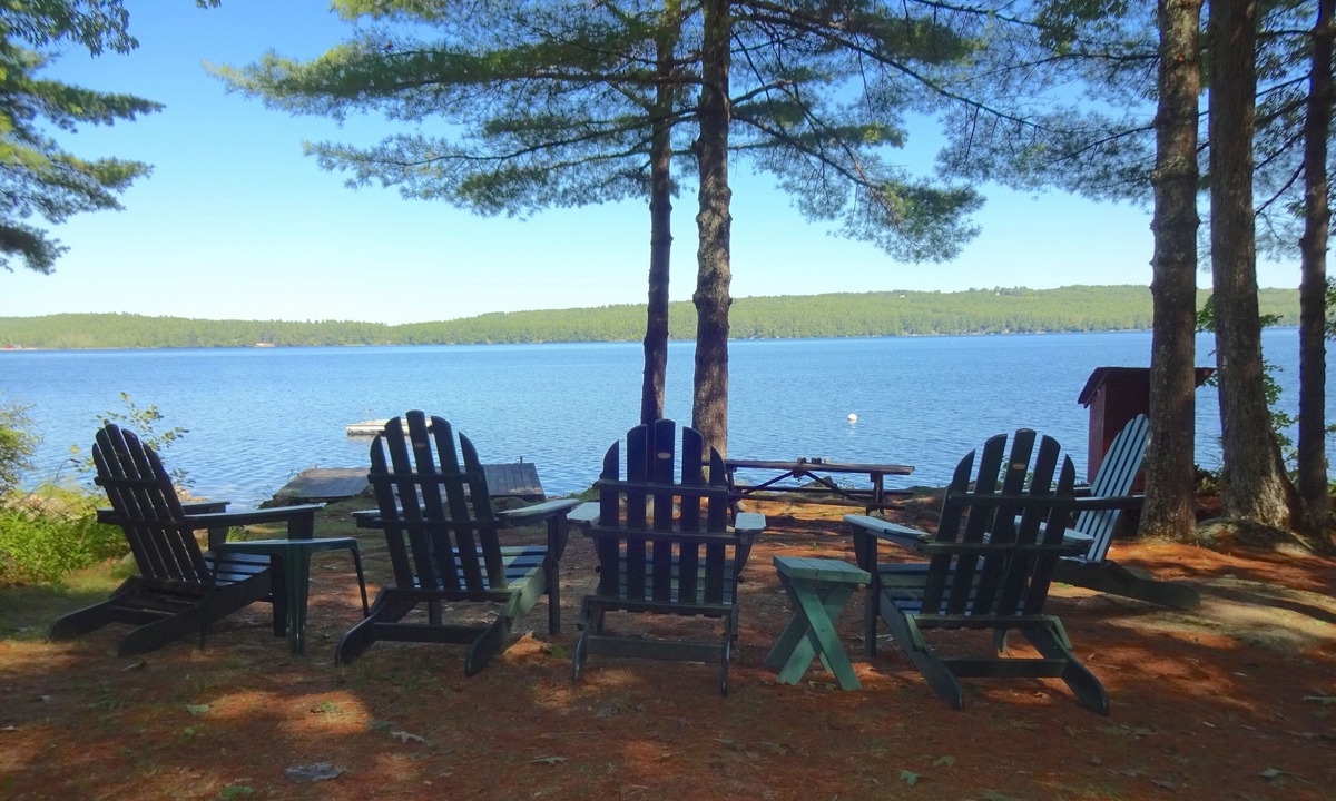 Raymond Cottage | Charming old-fashioned waterfront cottage on Panther Pond. Pet-friendly!