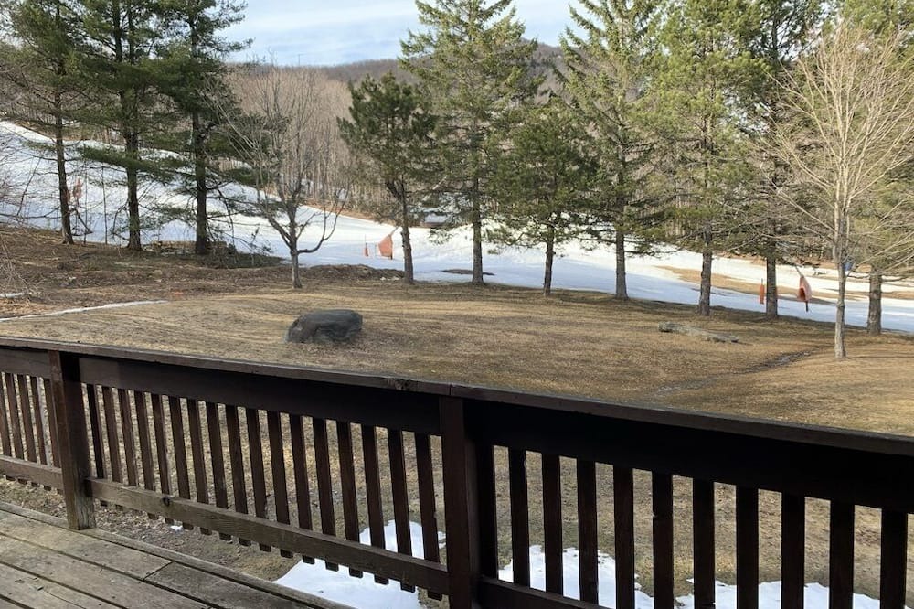 Bromley Mountain House | Bromley Mountain VT - Ski in Ski Out, Bromley Village trail side.